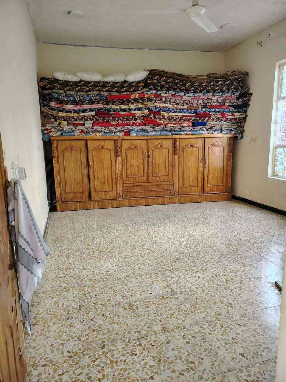 السلام عليكم  بيت  للبيع  ع طريق  دغاره  الديوانية  مساحته 300بنا بي غرفتين وصاله ستقبال مطبخ صحيات 
طارمه  سعر خاص
***********
