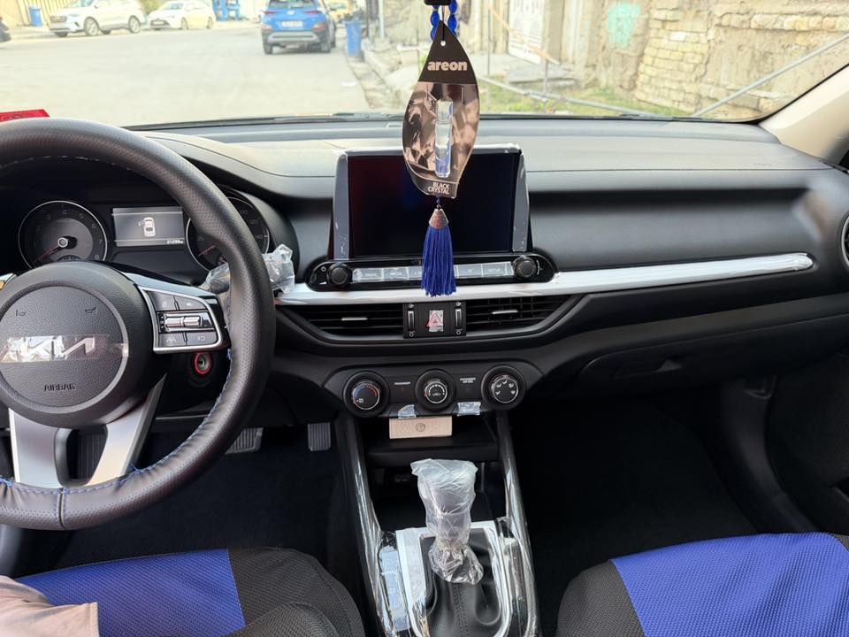 للبيع كيا فورتي 2024 سيارة جديدة بدون نقص بيها فقط جاملغ جهة السايق صبغ فقططط سياره زلغ مابيها ترقيم جديد على ايدي  اربيل انكليزي باسمي هزة جديده ورقم جديد ماشية 20 توجد بيها سبير وعده جديده ودوشمه جديده مكانها الاعظمية للاستفسار الاتصال ***********
ملاحضه : السياره للبيع فقط بدون مراوس
