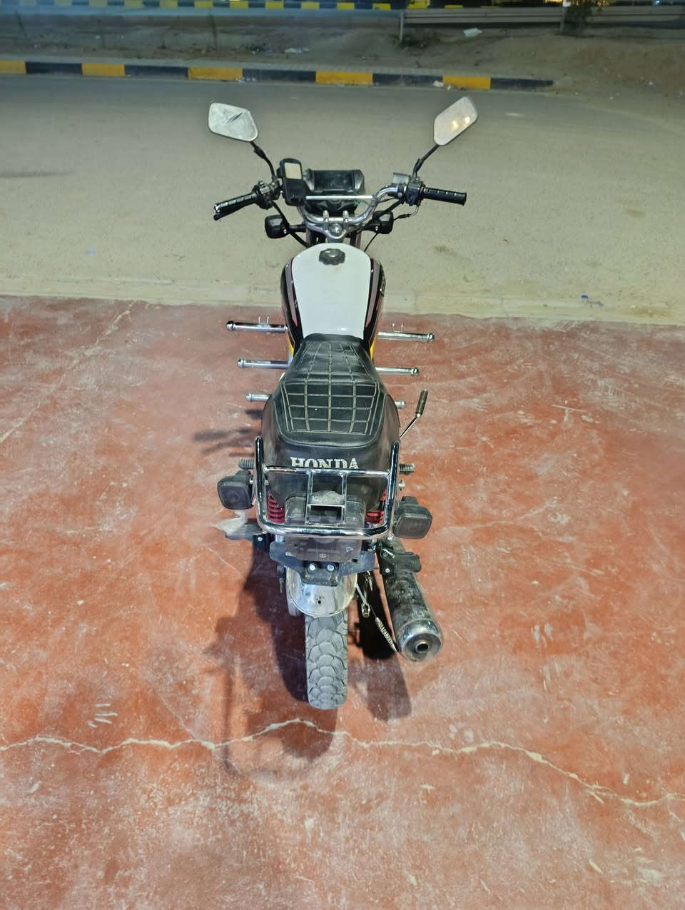 ياالله   مكلف بلنشرر
سلام عليكم دراجه لبيع موديل 2021 محرك محدثه 2024 
***********
***********
