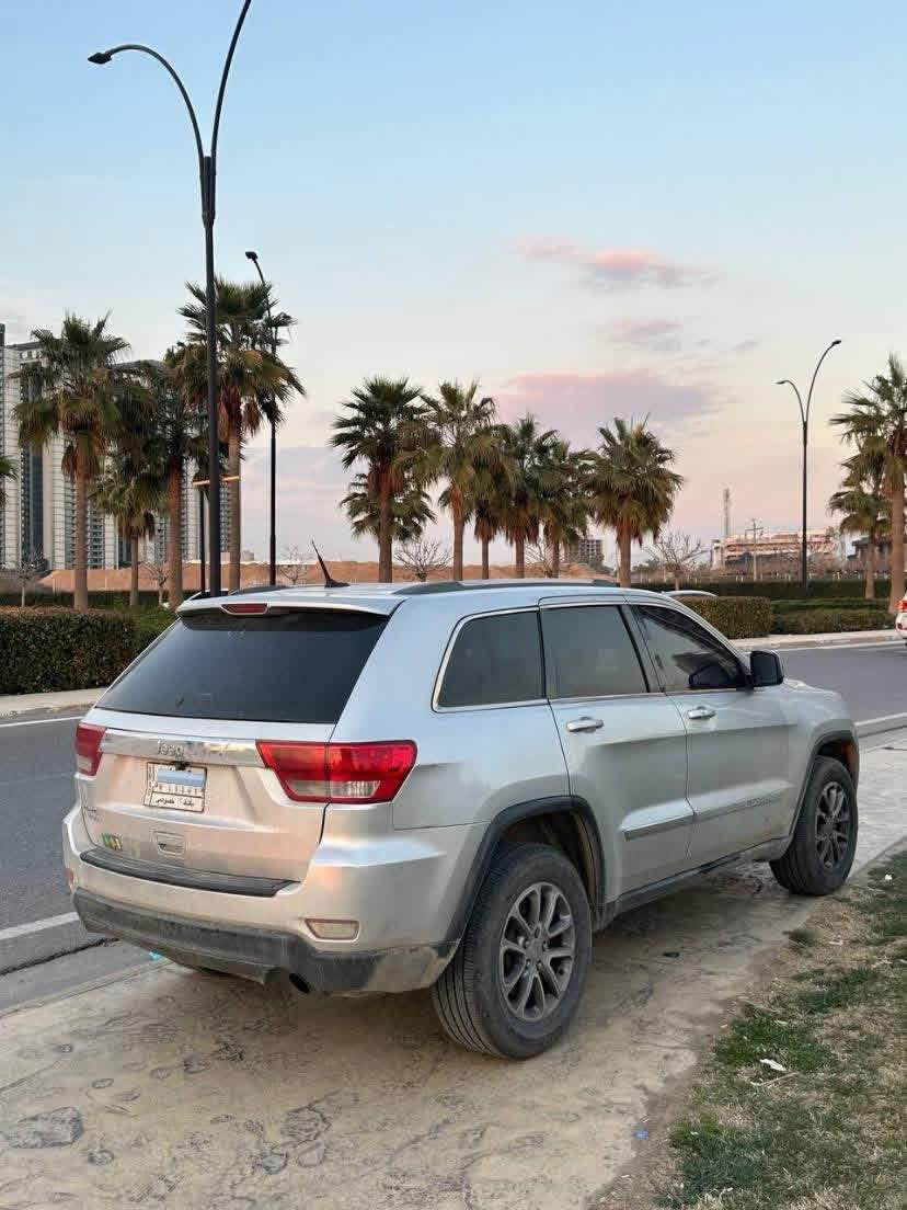 Jeep Laredo 2012 
دووپەلە بۆیاغی هەیە 
چوار مۆدی لێخورینی هەیە
سوکان ڤۆلیۆم 
كامێرا
تەبرید مەرکەزی 
کوشین کارەبای
پێش و دوای حەساس 
هەمووگیانی زۆر خاوێن مایتەوە
رەقەم و سەنەوی پلاستیك لەگەلە
مالی مەدەنی هەمووشتی بەشەرت
گێرومەکینەوکارەبای دەعامی بۆ دەعامی بەشەرت 
شوین // هەولێر
سعر 95 وەرەقە و مەجال
بۆ زانیاری زیاتر نامە بنێرن لە خزمەتدام . أربيل, العراق


**إذا كنت صاحب هذا الإعلان وتريد حذفه لأي سبب، رجاءا أرسل رسالة إلى الدعم الفني**
