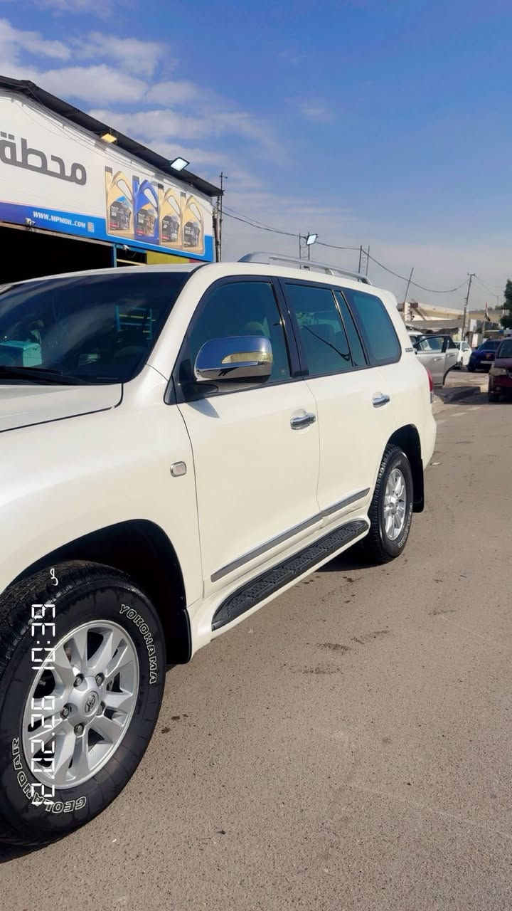 السلام عليكم لاندكور2011  ستينيه جديده على وضع الشركه ماشيه200الف السياره مكفول من الصبغ عد الدعاميه  واني شارح التفاصيل بل فيديو  المكان البنوك السعر 33الرقم *********** بيع فقط
