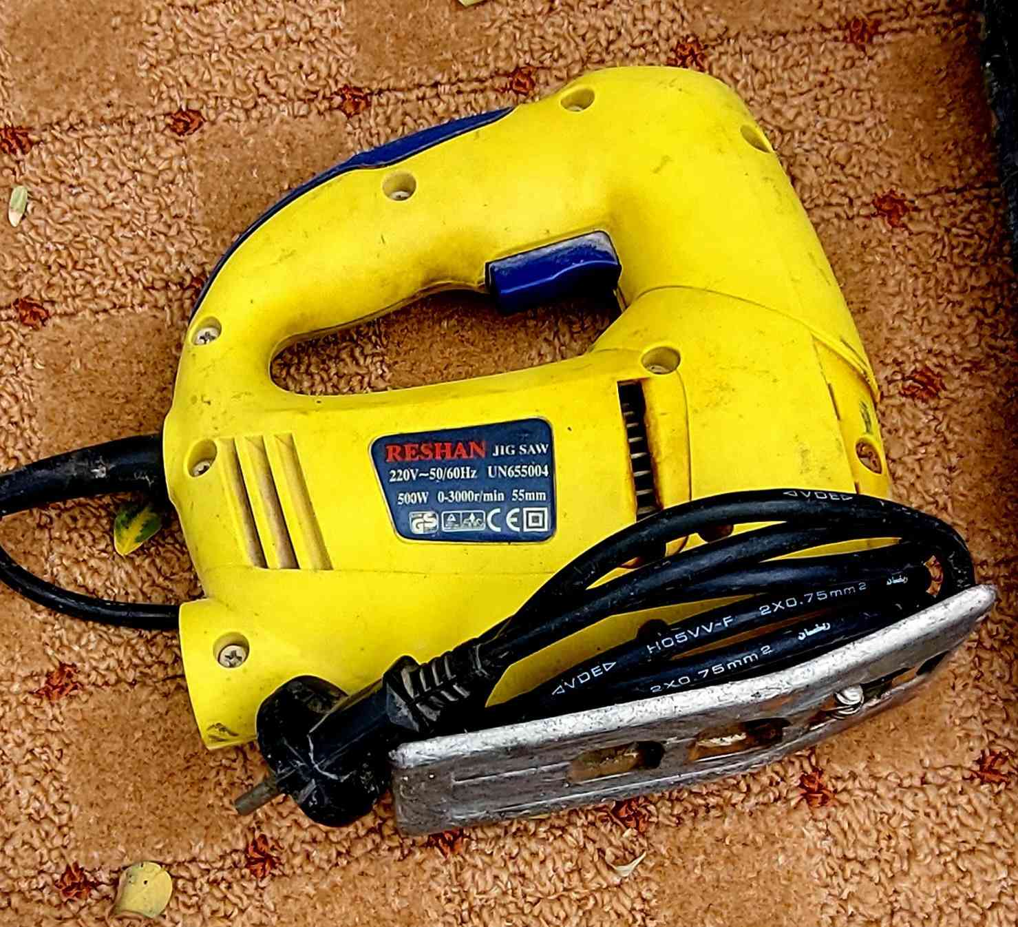 سلام عليكم غراض بيت للبيع كوسرة حديد تقطع البوري والشيش واي شي تقطعه نضيفه شرط الشغل ومنشار صغير مال خشب على الكهرباء يشتغل وشرط الشغل مكان كربلاء رقم ***********
