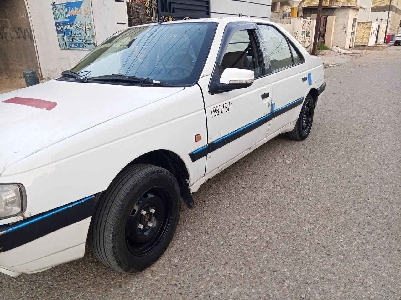 سلام عليكم بيجو للبيع موديل 12نضيفه وخير من الله تجي وتشوف بعينك عوسهه بس غاز لتبريد بيهه طخه زغير باب جهت ساق عارضهه 35 $وبيهه مجال لشراي عنوان بغدادمدينه لصدر تلفون ***********

