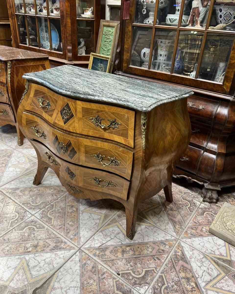 بايو فرنسي انتيك نظيف 100‎%‎ خشب صاج وتطعيم برونز والوجه مرمر 
*العنوان:بغداد الكسره قرب ملعب الكشافه داخل السوق الشعبي 
*للحجز والاستفسار عن الاسعار يرجى التفضل على الخاص ومراسله الصفحه او الاتصال على الرقم. ***********
*يوجد توصيل الى كل محافظات العراق 
*يرجى التاكد من الطلب قبل مغادره المندوب
#antique #انتيكات #تحف #نوادر #راديو #اثاث #كريستال #زوالي #كلاسيك
