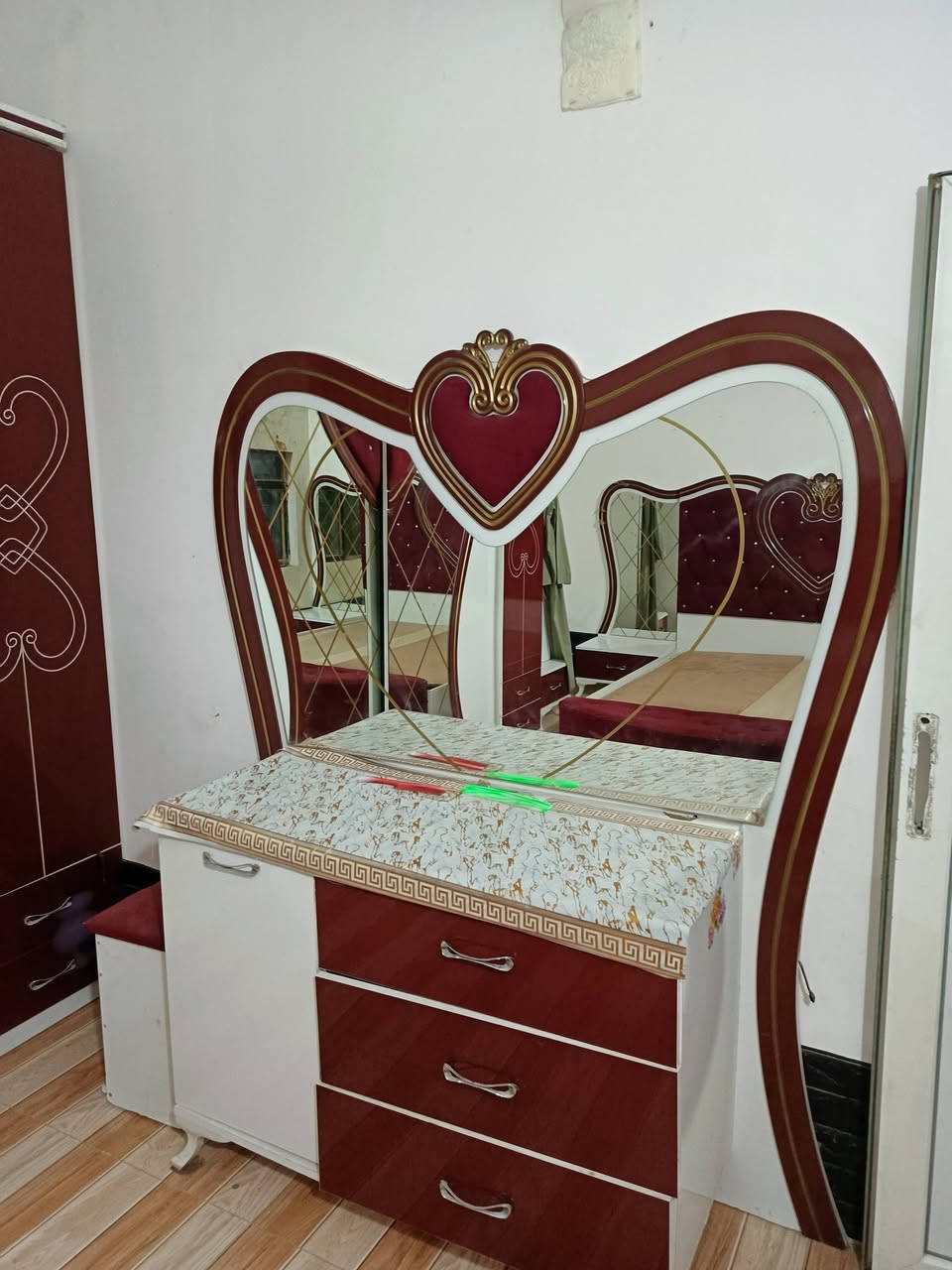 غرفه تركي كامله ونضيف في كربلاء شهداء سيف سعد 
سعرها ٥٠٠ وفيها مجال 
الرقم ***********
