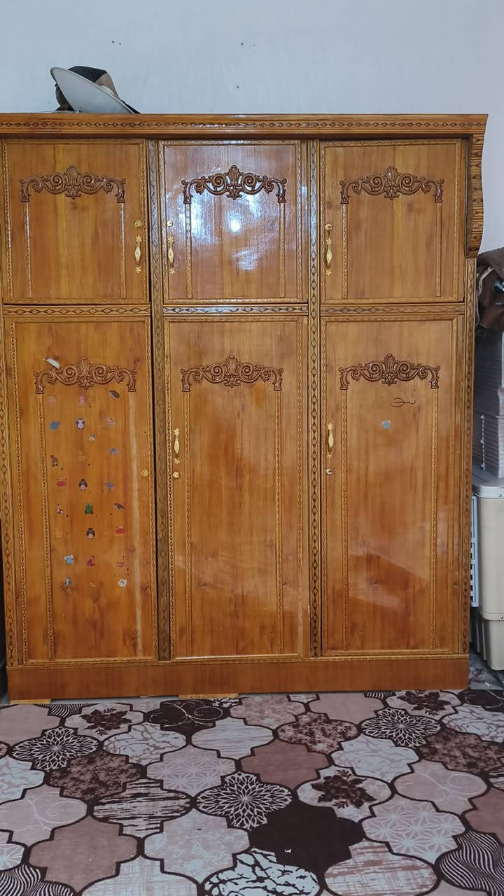 السلام عليكم ورحمه الله وبركاته بوفيه و كنتور طابقين للبيع السعر الكنتور 200و بوفيه 150 وبيهه مجال عنوان كربلاء المقدسة حي القادسيه الرقم ***********
