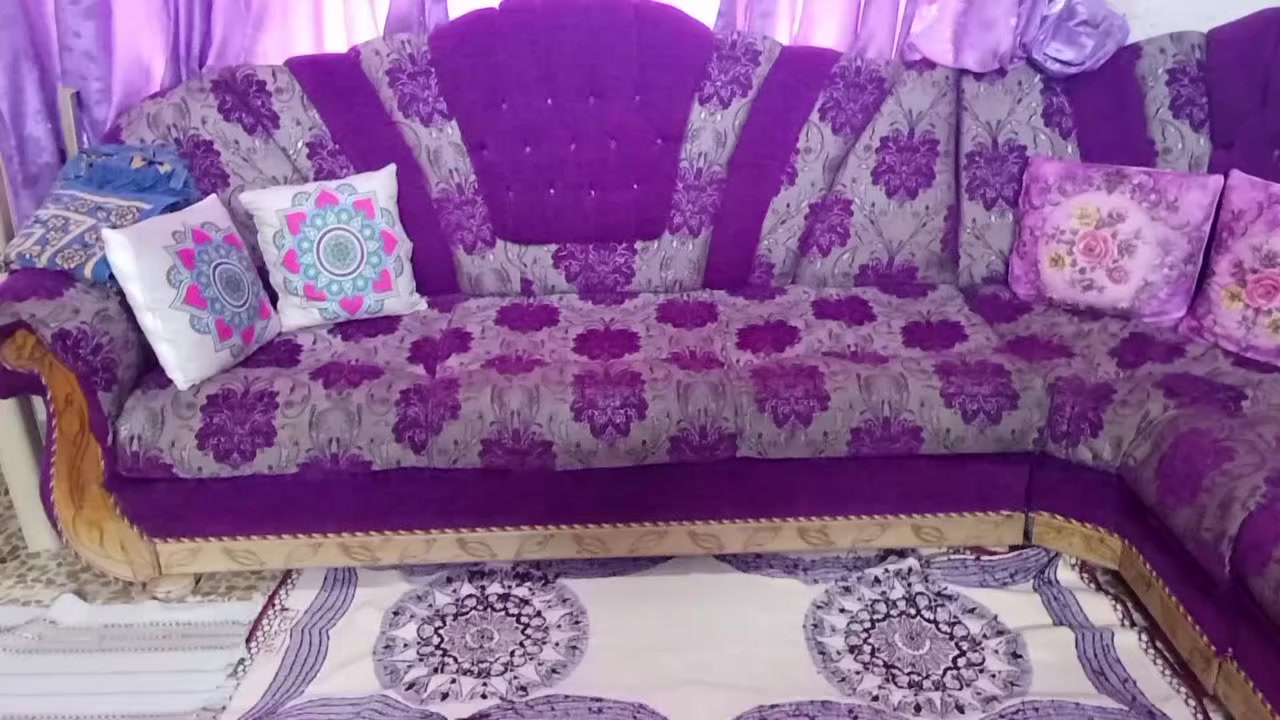 ديوان معروض للبيع
12 متر السعر 300 
الرقم ***********
