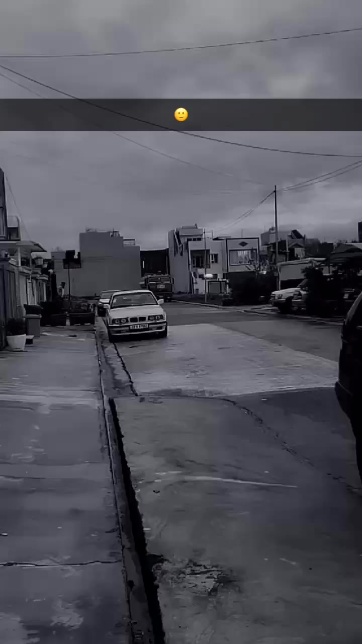 فرۆشتن و گۆرینەوە 

بیئیم ئیکس فایف مۆدیل٢٠٠١ 
مەکینە سی و پئنجی هەشت پستنی 
دینەمۆ ئاو مەرخوبترئن مەکینە

گیر تۆماتیک سپۆرت و حادی 
دوگمەی تراکشن و گیری نشێو بەشەرت  

جوار جام ئۆتۆ 
تەبرید سارد و گەرم بە شەرت 
جوار تایەی لۆک   

داخیلی لۆک لۆک سەقف و شان و کوشن  رەش 
دو کوشنی پئشەوە هیتەر و کارەبای و میمۆری
گلۆپ بۆ گلۆپ بە شەرت 

لە قوەتی خۆی بیزارە  سەیارە زۆر کەم رۆشتوە 
 
316 هەزار رۆشتوە 

لە هەولیرم 
***********
