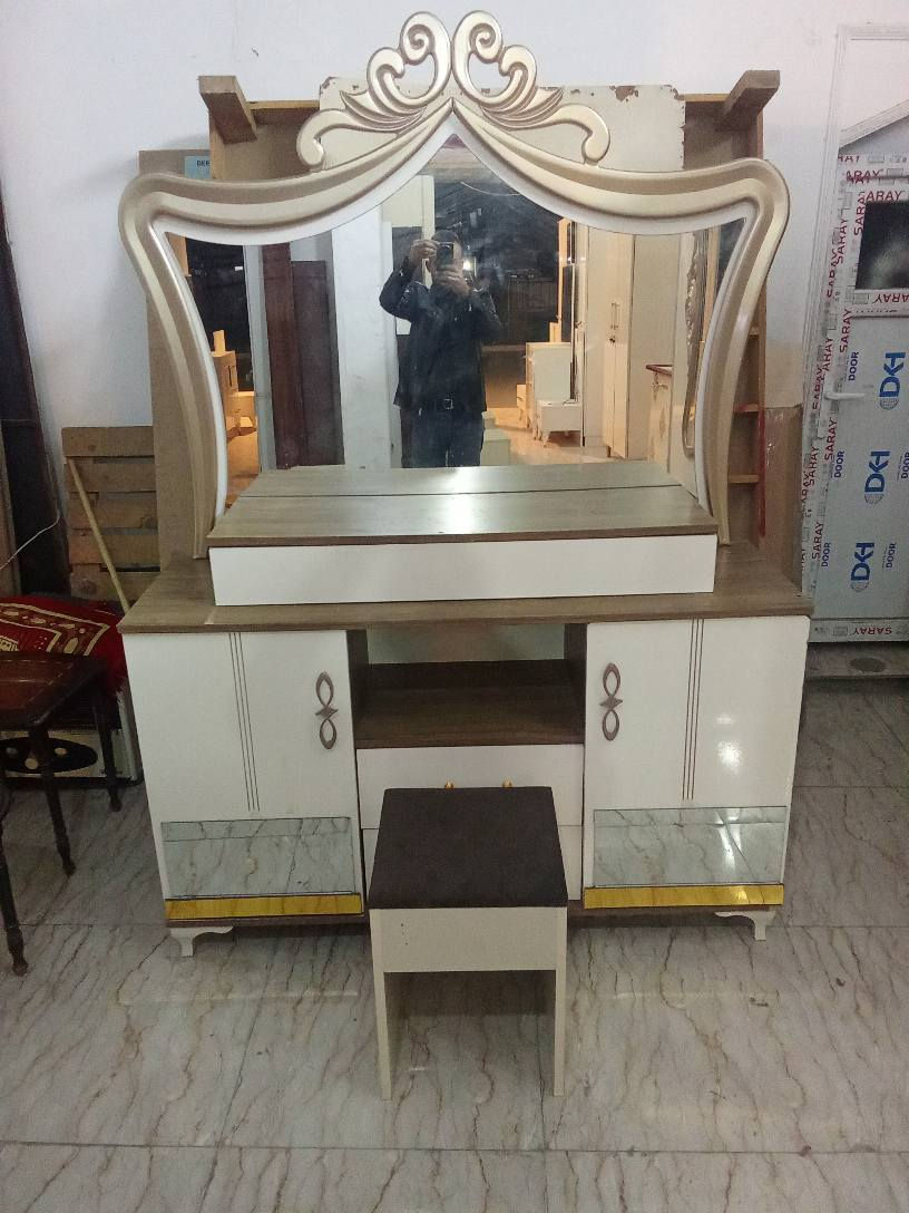 غرفة نوم ملكي للبيع 450 واتحده كل المعارض بالسعر من معرض سالم نجار 
*********** كركوك, العراق
