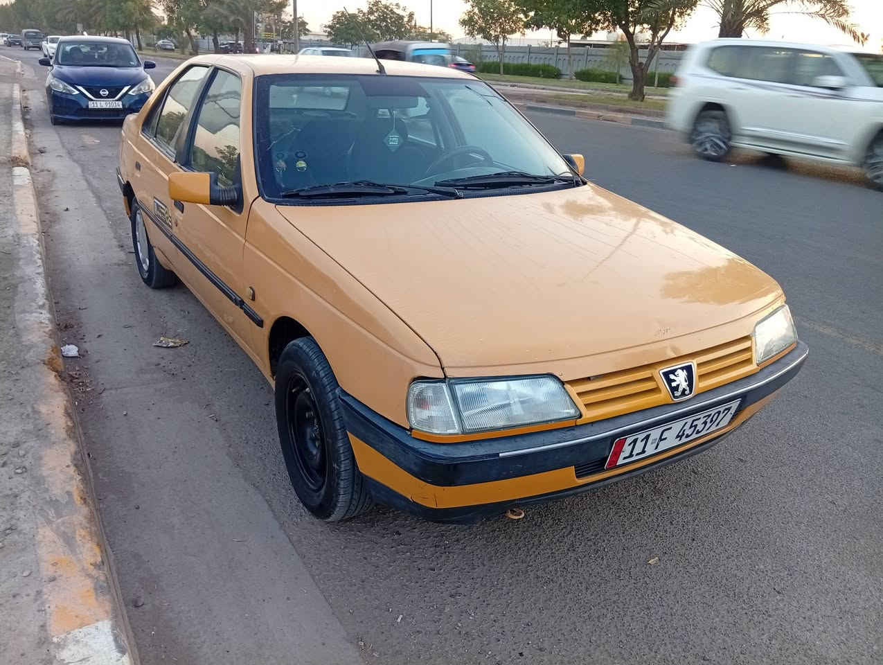 سلام عليكم بيجو 405 جي اكس موديل 2012
كير مكينه خير من الله
تبريد ثلج 
صدر جديد تخم تاير جديد
سياره خير من الله كلشي بيه شغال 
السياره بسمي رقم نكليزي 
كهربائيات كله شغاله 
مكاني بغداد حي الجامعه او ابو غريب شارع الزيتون 
سعره 36ورقه وا بيه مجال بصيط 
رقم ***********
