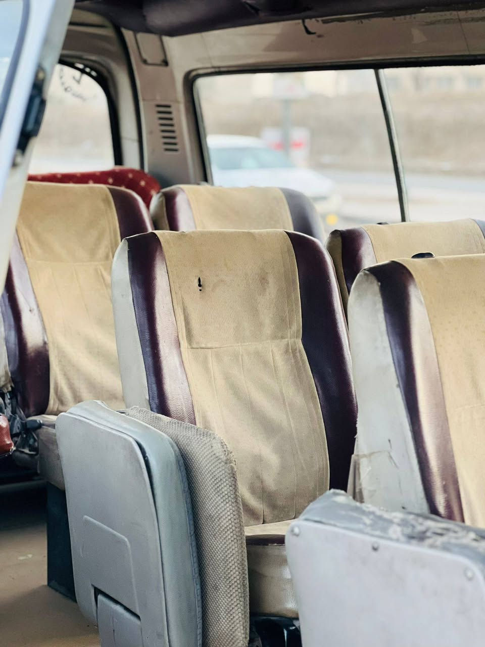 سلام عليكم سياره للبيع فتون 10 سياره جاهزة ينقص مابيه مكينه كير خير من الله كبل للشارع تحويل مباشر تخم تاير جديد سنويه 30 السعر 48 وبيه مجال مكان بغداد رقم الهاتف ***********
