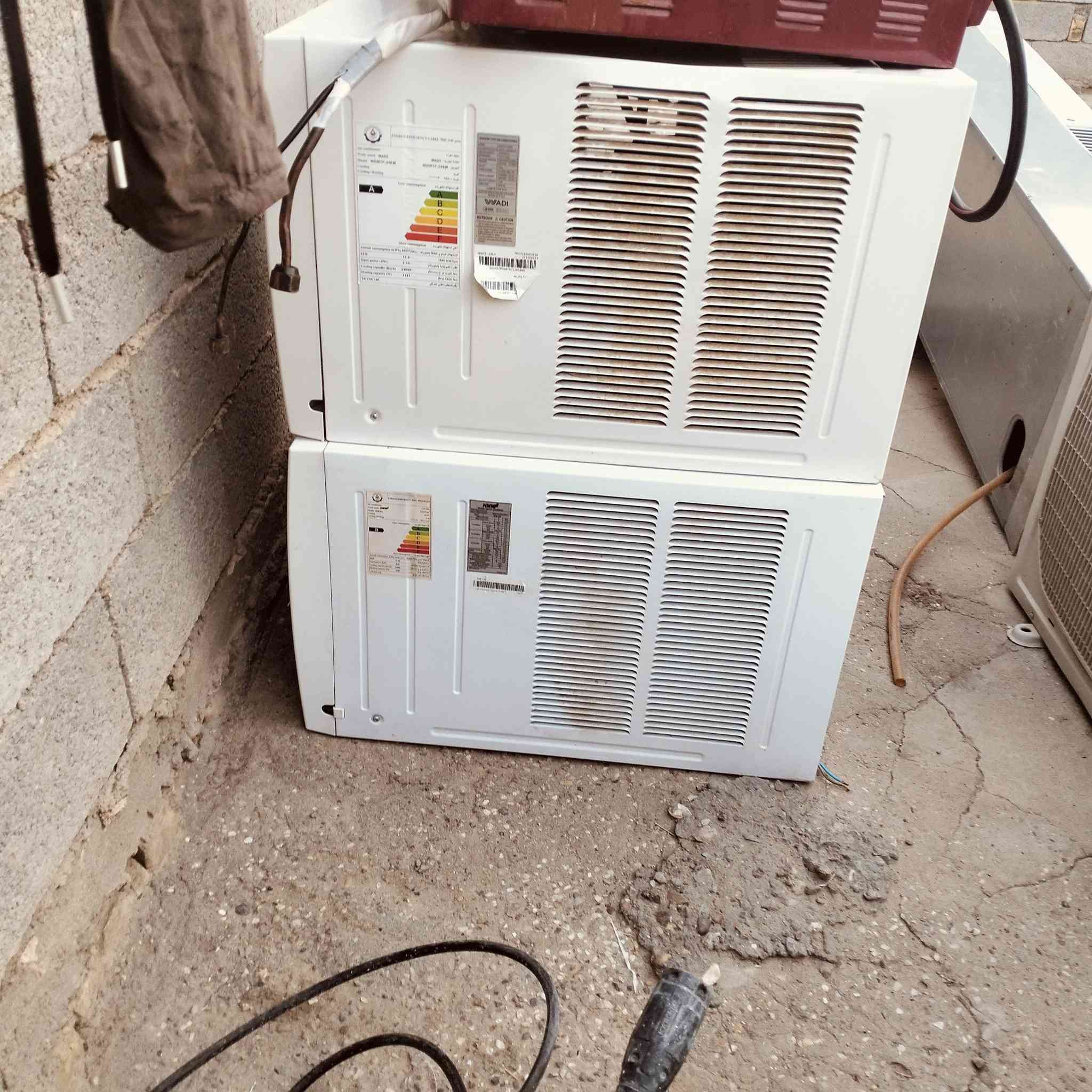 سلام عليكم مكيفات جدد مستخدمات شي بصيط وسبلت 2 طن شغال شرط بارد  ***********
