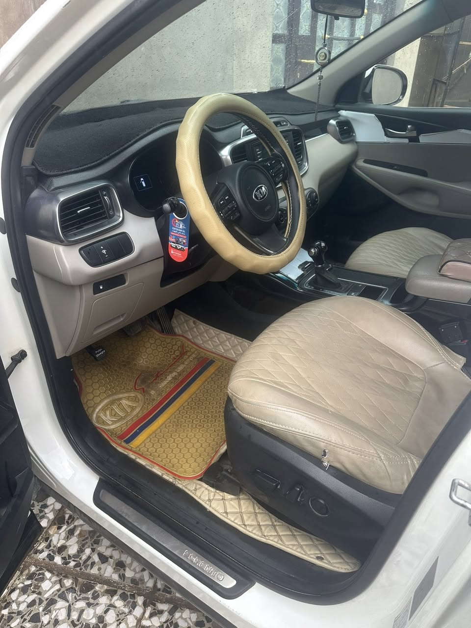 سورنتو 2016فول عدا البونراما 6سلند خليجيه كفاله عامه فقط رصعه خفيفه باب الصدر  ماشيه 60تبريد قطعتين  بصمه سياره هواي بيه مواصفات  رقم بغداد بسمي شرط  التحويل مكاني بغداد ***********
