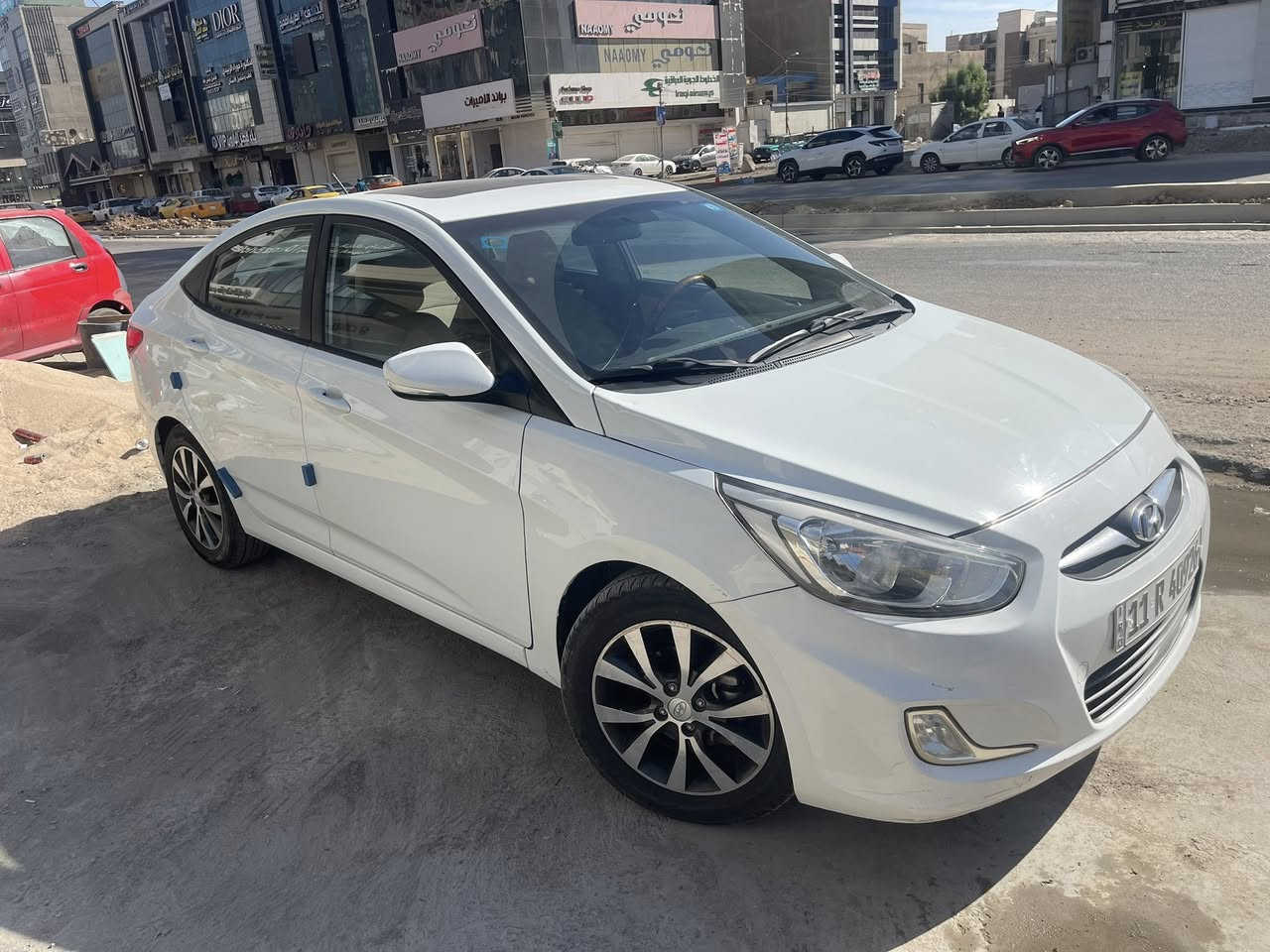 السلام عليكم 
هونداي اكسنت خليجي 
موديل 2016 
محرك 1600
ماشيه 102
جاملغ الامامي مبدل فقط الايمن
حداديه مبدله جديد قبل شهر 
تبريد ثلج 
كير مكينة مكفولات 
السياره ب اسمي 
مكاني الكاظمية
السيارة جاهزة 

السعر 108 وبيها مجال بسيط 
***********
