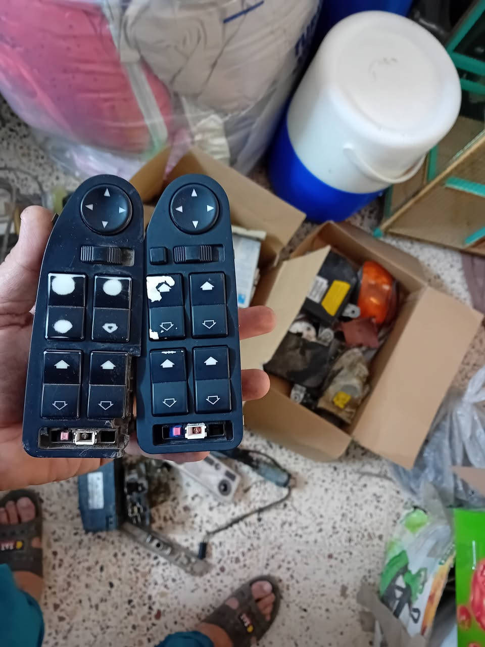 السلام عليكم
عندي غراض مال كاسح 
عقل لايت قطعه ٤٠ الف
كونترول جام ام شفط وثاني بدون دامه شفط قطعه ٢٥ الف 
ماطور شفط صندوق كاسح ٣٥ الف 
عقل سنتر لوك واناره خفاش ٢٥ الف 
غراض كلهن مفحوصات 
مكاني بغداد 
***********
