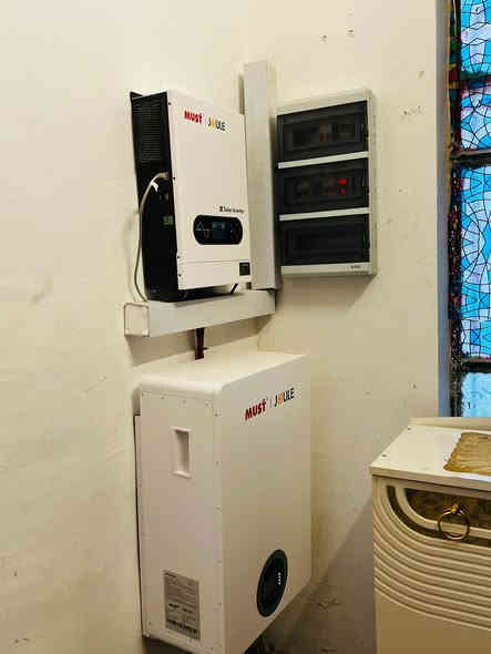 ✨ مشروع جديد يضاف الى سلسة مشاريعنا الناجحة 
مشروع في بابل /جبله ✨

في مكتب شمس المستقبل للطاقة المتجددة مستمرين بتقديم حلول طاقة عالية الكفاءة للمنازل والشركات.
تم بحمد الله تنفيذ منظومة طاقة شمسية متكاملة في منطقة جبله – بابل بمواصفات قوية تضمن أداء ثابت واعتمادية طويلة الأمد:
6 pcs solar panel longi 615w 

Must Joule Battery10 kWh 

Must Joule Inverter 6 kW 

منظومة مصممة لتوفير أعلى إنتاجية للطاقة وتقليل الاعتماد على الشبكة بشكل كبير، مع استمرارية تشغيلية وفعالية في الظروف المختلفة.

اغتنم الفرصة الآن واستفد من تخفيضات نهاية السنة، واطلب منظومتك الخاصة بأفضل الأسعار!
⚡ سيبار… طاقة تدوم، حلول تُعتمد.

📍 العنوان: بابل – جبله – شارع المركز مجاور مكتب الراصد 
*********** 
*********** 
***********

#سيبار_للطاقة_المتجددة #MUST #بطارية_ليثيوم #طاقة_شمسية #بطاريات_ماست #Joule #طاقة_نظيفة #بغداد #العراق🇮🇶
