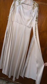 فساتين • نضيفه • ملبوسه