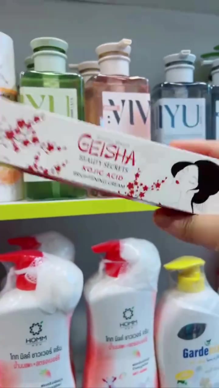 ✨ عصارة غيشا من كوجي ✨
GEISHA BEAUTY SECRETS KOJIC ACID BRIGHTENING 
CREAM
🌟 كريم غيشا العالمي 🌟
🔑 سر من أسرار الجمال بـ حمض الكوجيك 🔑
💖 فوائد المنتج:
 ⚡ أقوى كريم لتفتيح البشرة: يحتوي على حمض الكوجيك المعروف بقدرته العالية على تقليل التصبغات والبقع الداكنة.
 🎯 توحيد لون البشرة: يساعد في تحسين مظهر البشرة غير المتجانسة ومنحها مظهراً متناغماً.
 ☀️ مكافحة الكلف والنمش: يقلل من ظهور الكلف والنمش الناتج عن أشعة الشمس أو التغيرات الهرمونية.
المنشأ لبنان الأصلية 🇱🇧
#للحجز_والاستفسار_دايركت
#تصويرنا + #بوست


**إذا كنت صاحب هذا الإعلان وتريد حذفه لأي سبب، رجاءا أرسل رسالة إلى الدعم الفني**
