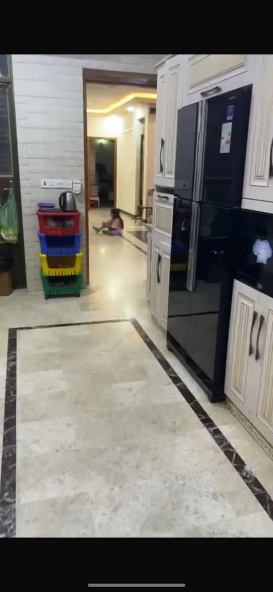 للبيع دار سكن مميز 🏦
المساحة 210م 📏 واجهة 7 * نزال 30
📍 زيونة محلة 710
يحتوي في الطابق الارضي (كراج وحديقة ومطبخ واستقبال وحولي وغرفة نوم وخدمات) اما في الطابق الاول (4 غرف نوم وخدمات)

لمزيد من الاستفسارات الاتصال على الرقم الآتي:
☎️ *********** / شركة الجوهرة 💎
او زيارة موقع الشركة الكائن في:
📍 زيونة - محلة 710 - شارع القاعة الملكية - مقابل جسر الأمانة

🔍الشركة مجازة رسمياً من غرفة تجارة بغداد - إستثمر بأمان 🔎
📝 نستقبل كافة طلباتكم وعروضكم وعلى مدار الساعة ⏱️
"اتصل بالجوهرة والي تريده تبشره"💎
