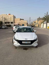 هوانداي الانتره موديل 2022 خليجي سياره بيه بس دحجه خفيفه بجاملق الخلفي...