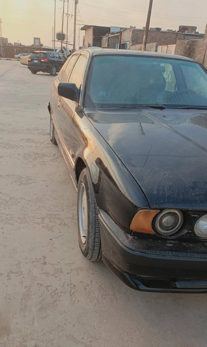 بي ام للبيع 525 موديل 91 
مكفوله من الضربه فقط مصبوغه جماليه 
جهازه سياره حداديه جديده وتخم تاير 
مكينه مسكر تك فانوس كير عادي رقم بغداد تحويل بشرط
سنويه ماسقطه  سعر ٤٥ ورقه وبيه مجال ستفسار خاص او تصال عله رقم ***********
