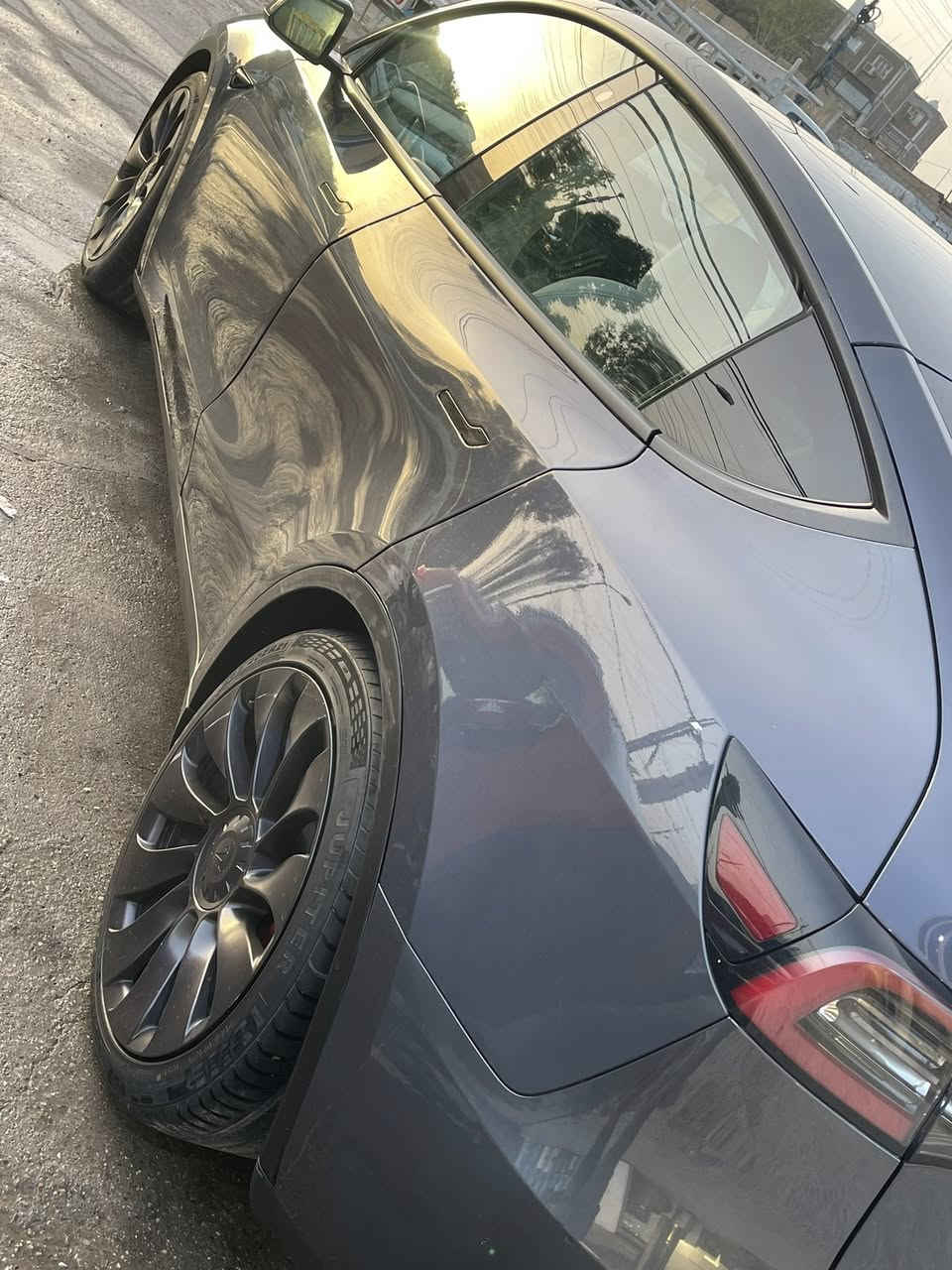 سلام وعليكم للبيع 

تسلا موديل 2023 

فول مواصفات  (y ) 
سيارة بدون ايرباك 
دبل ماطور 
رقم بغداد بسمي 
سعر 227 وبيها مجال 
***********
