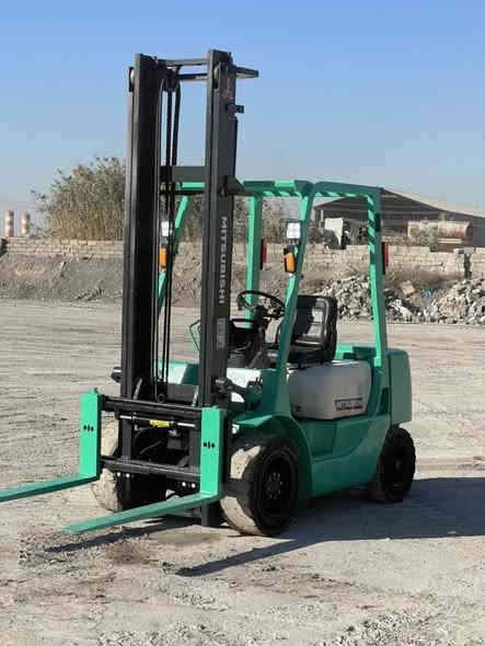 للبيع رافعة شوكية متسبوشي 
طنين او نص جوب عالي 3 حركات يمين + يسار 
كير _محرك_اكسن بشرط  رافعة حاويه بلادي 
سعر 60 $ ورقة او بي مجال 
للاستفسار اتصال*********** 📞
