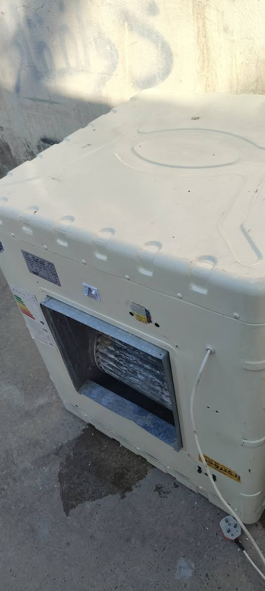 سلام عليكم مبردات صليه بعدهن جدد كلش وحده واحد ونص وثانيه 2 ونص زغيره 75 وجبيره 100 مكاني الشعب رقم *********** واتساب
