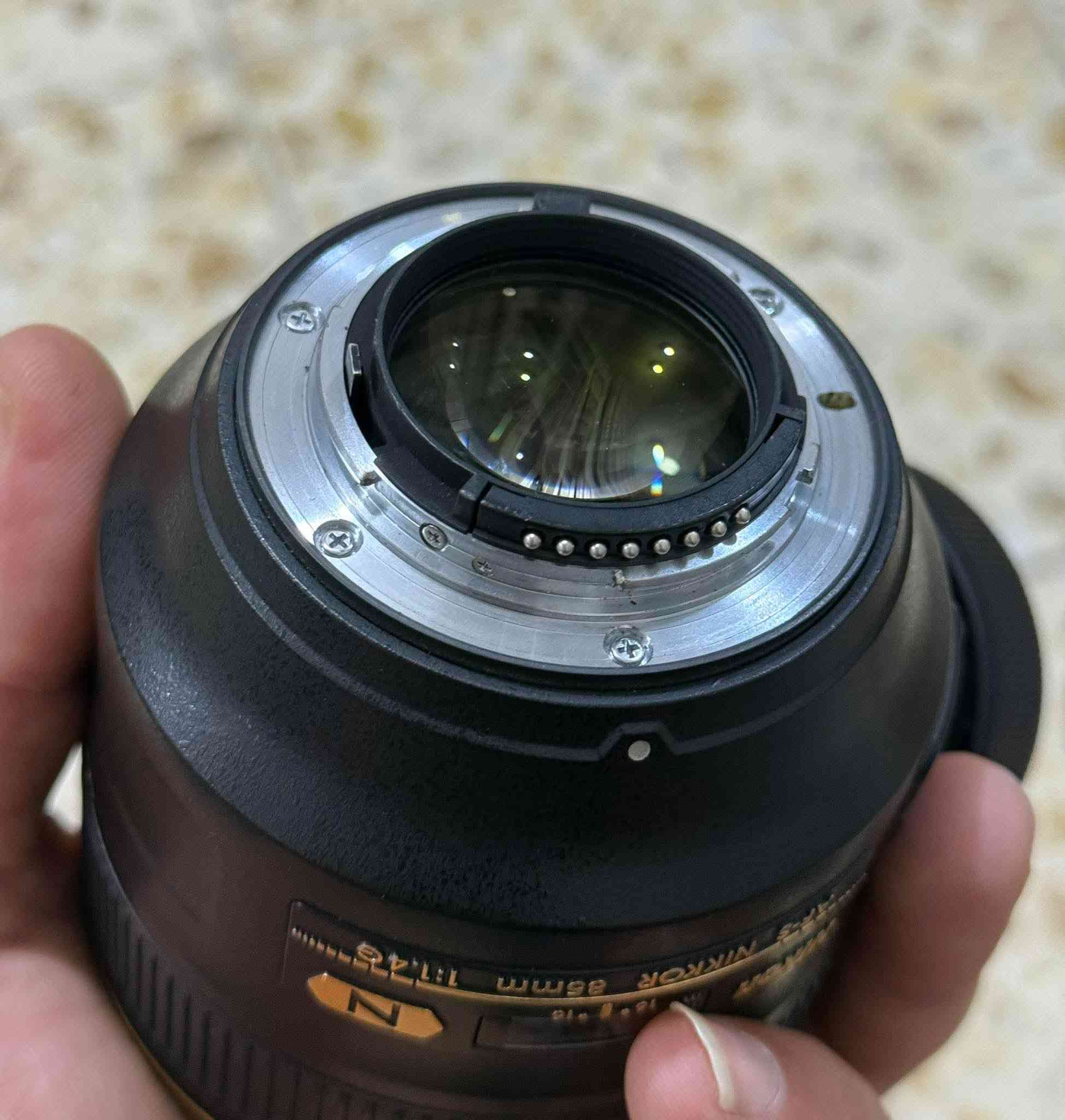 #عدسه 85 1.4  نيكون للبيع نظافه 100‎%‎ جميع الملحقات موجوده مكاني ناصريه  ***********
