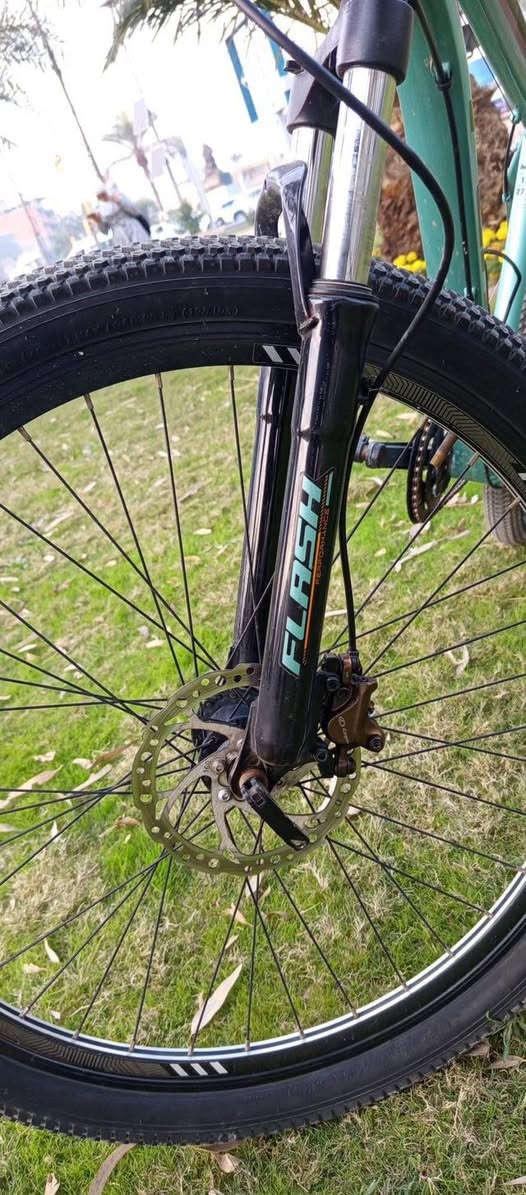 السلام عليكم
بايسكل جبلي للبيع

بلد المنشأ إيطاليا 🇮🇹 

بريكات دهن ماركه LOGON

دبل لامامي هايدروليك ماركه FLASH

لشه المنيوم سمك 3 ملم

الوياله المنيوم 

فجوج البريكات المنيوم 

ناقل الحركة كله شيمانو اليابانية

يجي المكينه الاماميه 3سرعات والخلفيه 7سرعات 

الوياله الامامي والخلفي يجي كمبليونه

سبب البيع عندي غيره وداستخدمه مو بحاجته

وياله حجم 28 

والتايرات نويعه كومبس غير قابل للتزحلق

للتواصل *********** يوجد واتس اب

السعر 200الف قابل للتفاوض

مكاني بغداد المراده
