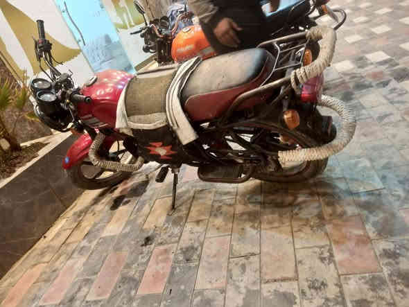 السلام عليكم دراجه دايون نفخ موديل 2019مكفوله مكينه وشاصي أوراق اصولي كبل تترقم السعر 950 وبيه مجال شي بسيط حك الجيه ***********
