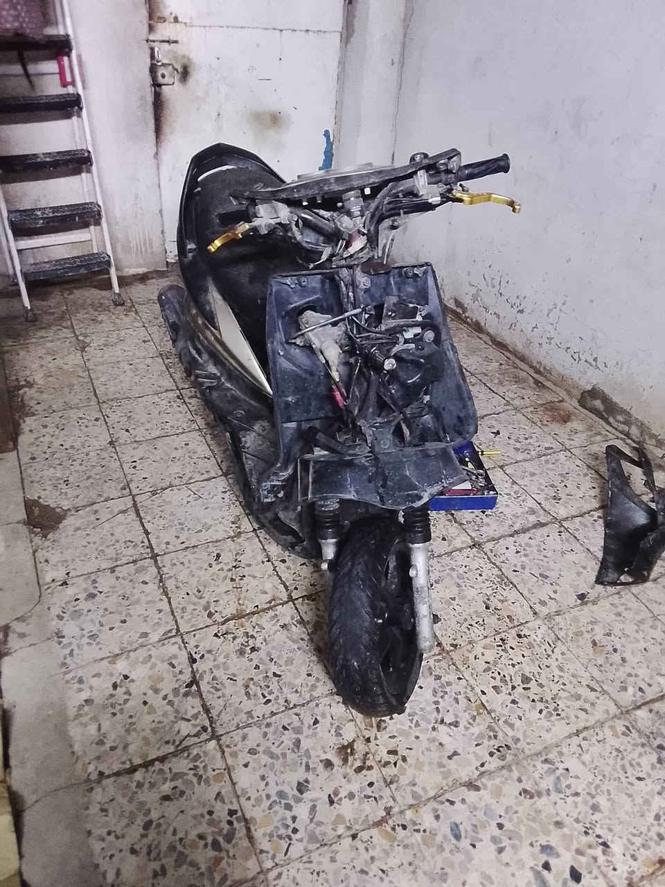 سلام عليكم
دراجه سكنس لبيع نقصها كفرات أو باتري بس شغاله المكينه برغي ما مفتوح بيها شغلاه سعر 250الف رقمي ***********
