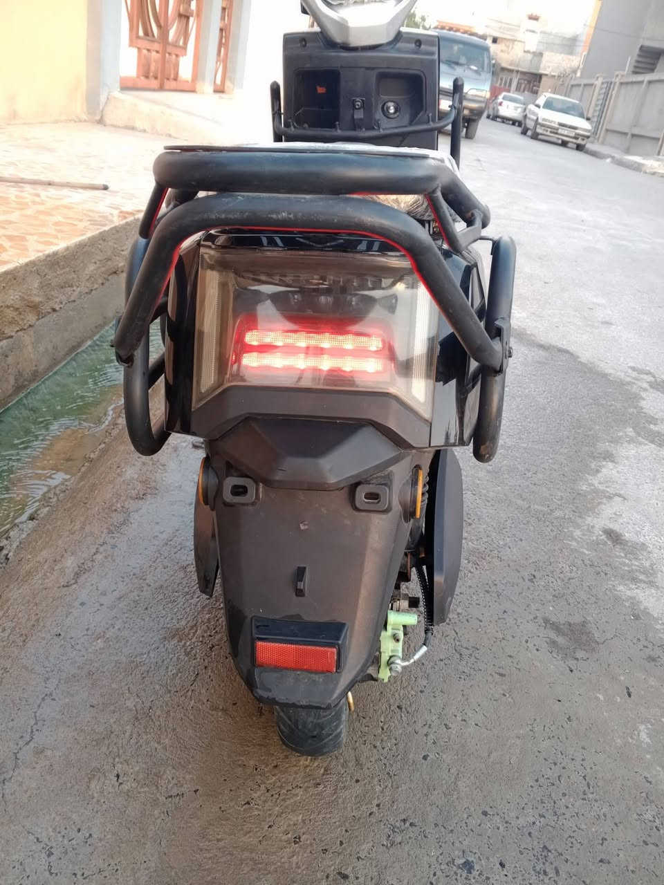 دراكون مدرع للبيع ماطور شحن
كلو شرط شغال سعر 650بيه مجال بسيط
بطاريات مسطرا كبار ٣٢امبير 
 ***********بيه واتساب
