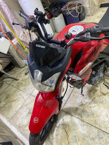 سلام عليكم شباب دراجه ار كي موديل 2025 ماشيه 14 الف دراجه نضيفه برغي ممفتوح بيها ومكفوله رقمها أربيل وبسمي تحويل ثاني يوم رايدها بمليونين و100 مكاني دوره لتواصل ***********
