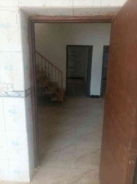 بيت طابو ملك صرف 
مساحته ٢٠٠ متر  
طابقين عالي عن الشارع 
وجهه ع ساحه مفتوحه 
بناء نضيف كلش  مطلوب مبادره ١٣٠ مليون 
تطلوعه ١٠٠  
السعر الكلي ٢٣٠ مليون  وبي مجال 
المهندسين الشارع الرابط بين حي العسكري والمهندسين وجهه البيت ع ساحه خلف اسوق جكليته

اي استتفسار اتصلو بالرقم 
.***********.   من  يرغب بالشراء مراجعة  المكتب بالمهندسين مقابل مجمع الكفيل
 شارع الكوتيه مكتب ابو حازم
🙂✋✋✋👇🏻👇🏻👇🏻👇🏻
ملاحضه✋✋✋ 👌🏼👇🏻الي عنده عقار للبيع  او اجار او مراوس 
او رهن  يتفضل للمكتب او يرسلها ع خاص اوات ساب
