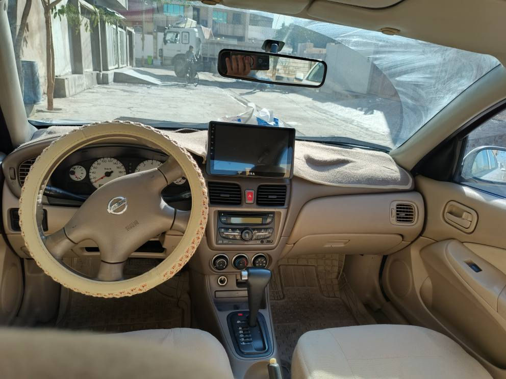 نيسان صنى 2010 
ابيض ثلجي 
يابانى ثلاث بليت اصلي 
مكفولة بدون صبغ 
سونار موجود 
دفتر بنزين موجود
 
اربع جام كهرباء 
مرايه كهرباء 
شاشه ايباد 
كاميرا خلفي 
مكينة ابيض مرغوب 
اربع طايرات جديد 
صدر أمامي و خلفي جديد 
مكان كركوك 
شراي خابر 
*********** كركوك, العراق
