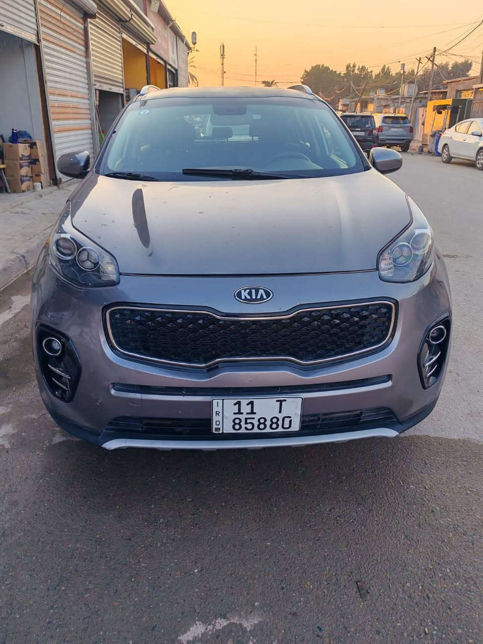 السلام عليكم
كيا سبورتج امريكي موديل 2017
نص مواصفات 
سياره جديه مال جناي تخم تاير جديد صدر امامي خلفي جديد على وضع الشركه تبريد ثلج 
ماشيه 46000 
حادث جاملغ وبنيد وشويه من باب الصدر حادث سطحي
رقم بغداد بسمي  اخوان مكلف بلنشر اتصل على صاحب السياره
مكان السياره بغداد الدوره
للستفسار اكثر ومعرفه التفاصيل 
اتصل *********** بي واتساب
