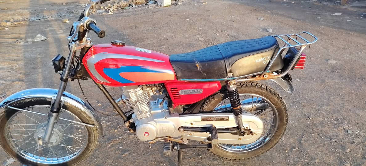 السلام عليكم دراجه للبيع بدون مكينه مفتوحه مكفولة عشائرين السعر ٥٠٠بيه مجال بصيط   طريق المجر قرب مطعم الطواحين


**إذا كنت صاحب هذا الإعلان وتريد حذفه لأي سبب، رجاءا أرسل رسالة إلى الدعم الفني**