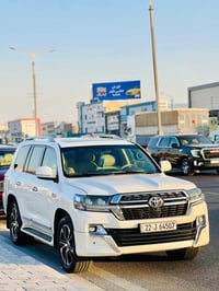 لاندكروزر GXR • ٢٠١٨ • محرك V8