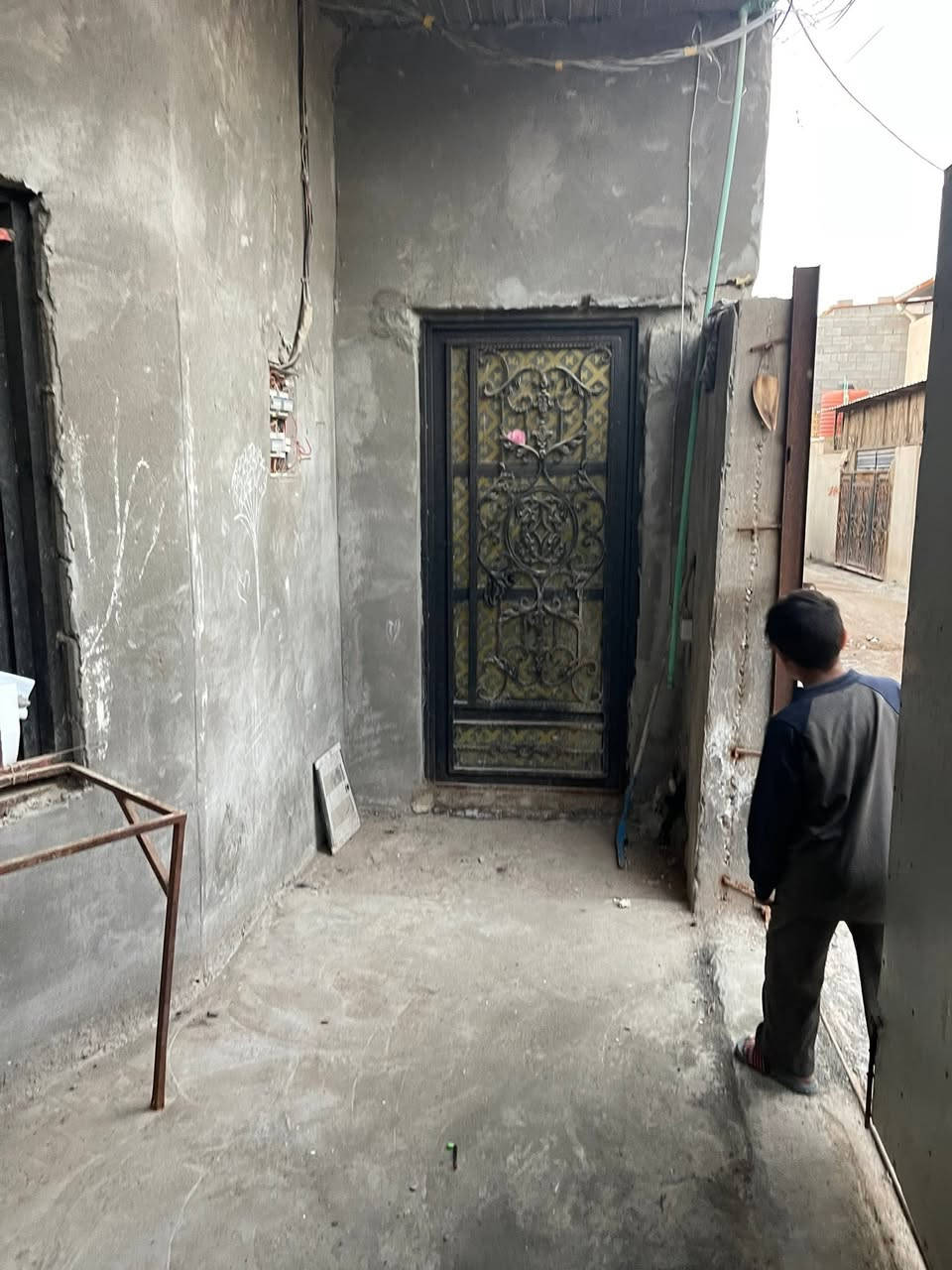 السلام عليكم يوجد بيت للبيع صالحيه شطالعرب الصالحيه قرب مدرسه ريف الزاهر ١٤٠ متر السعر ٦٥ مليون رقم موبايل ***********
