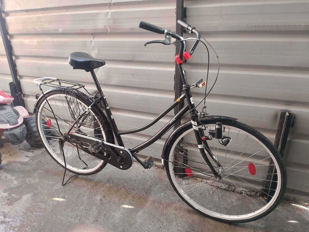 سلام عليكم بايسكل للبيع حجم 27 السعر 100 وبي مجال العنوان بغداد الجديدة الاستفسار ***********
