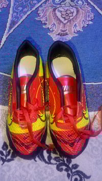 حذاء رياضي • مقاس ٣٨ • شعب