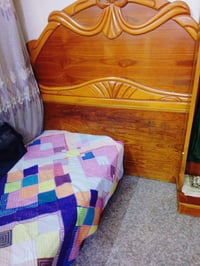 أبو دشير • سرير