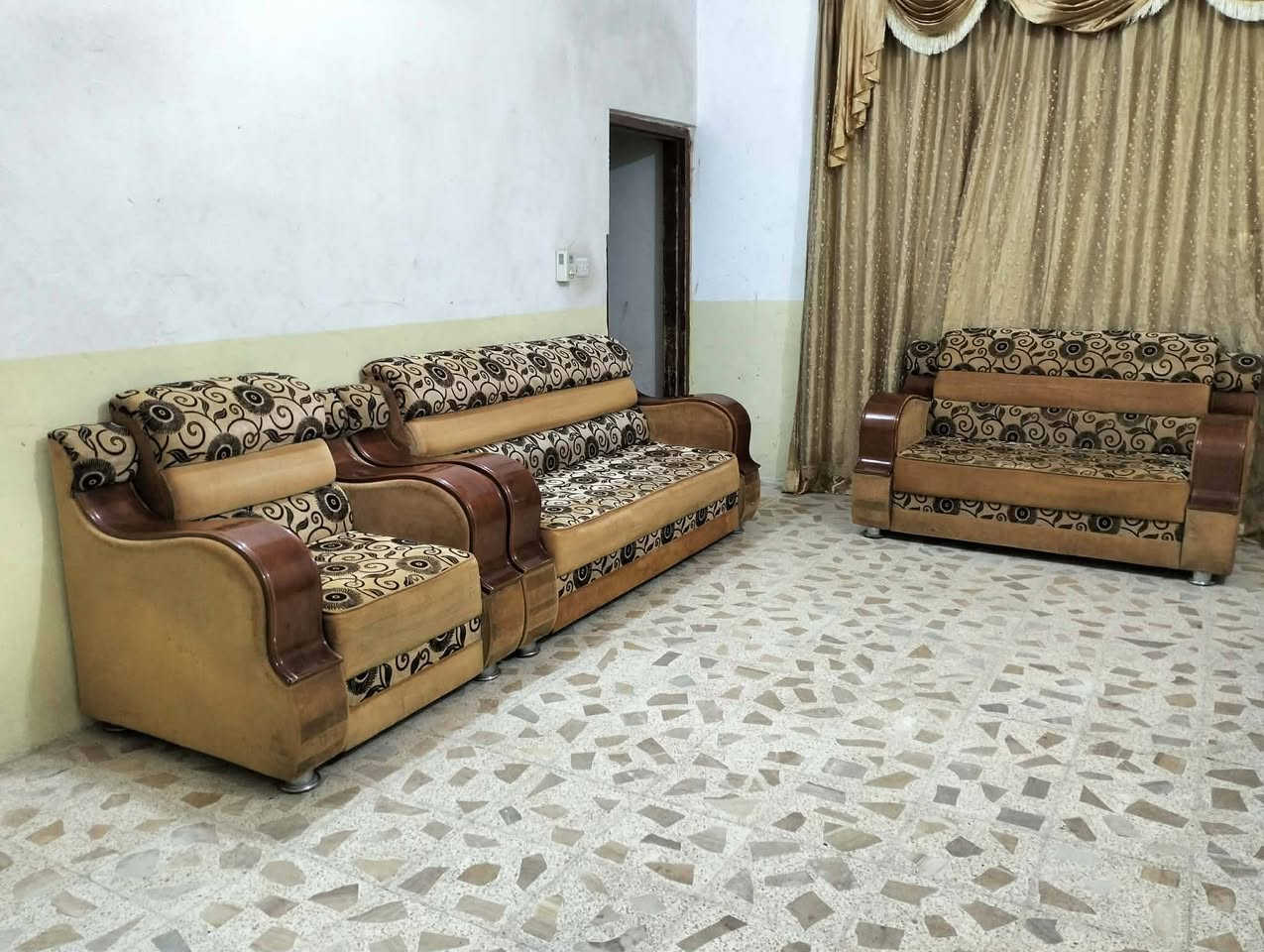 السلام عليكم توفرت جميع الديوان والتخومه جديد ومستخدم الاسعار داخل الصوره  العنوان بعقوبه يوجد توصيل اي استفسار خاص


**إذا كنت صاحب هذا الإعلان وتريد حذفه لأي سبب، رجاءا أرسل رسالة إلى الدعم الفني**