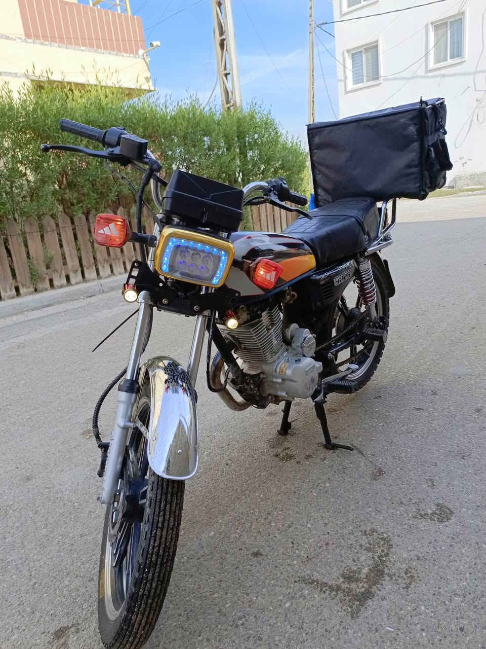 للبيع سيڤان 5 گير سلف وهندر اوراق كاملة مكينة خرسة لانضوح ولادخانة ولاتفيلس صالنصة كاتم كهربائيات شغالة طسة ناعمة بريكات امامي وخلفي ابيعها هية والصندوك 475 مكاني بغداد البياع الشراي يتصل ***********
