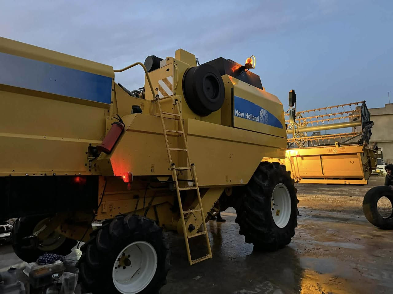 حاصده TC56 موديل ٢٠٠٥ دبل درام طبلة ١٧ و قلاب مكينة بمبنوزل تايرات٣٢ اكسل سلايت رقم اربيل رقم جديد  
واتساب و رقم
***********
***********
