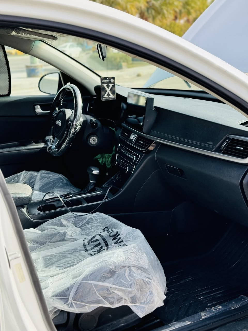 كيا اوبتما 2018 وارد امريكي السياره حادثها بامريكا دعاميه اماميه فقط وب العراق صبغ قطعه ونص السياره بأسمي ونضيفه + سونار موجود والشراي يتصل ***********
