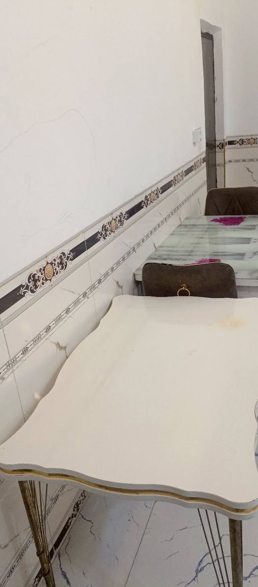 سلام عليكم ميز طعام  انضاف سعره ٢٥٠ شلع واذا واحد سهله  العنوان قضاء الصادق ***********
