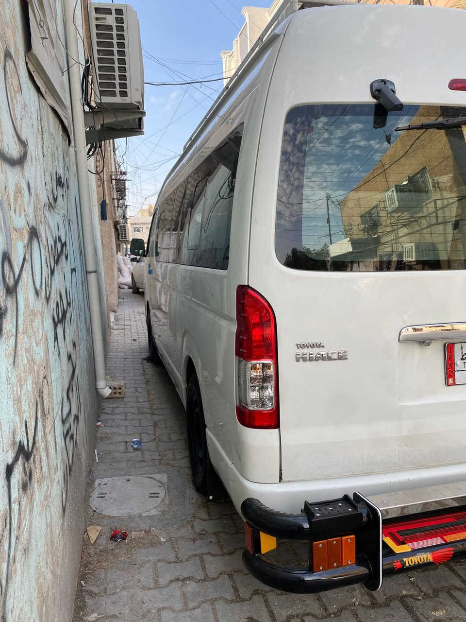 السلام عليكم سياره تويوتا هايسه موديل 2015 سياره مال جناي كامله من كلشي گير ومكينه وتبريد وصدر كله تمام سياره كامله من سيبايا ودرع ودوشمه ارضيه ودوشمه تنتا كله جديد مكان السياره بغداد سياره مطلوبه غرامات سعرهه 160 وبي مجال للشراي للاتصال ***********
