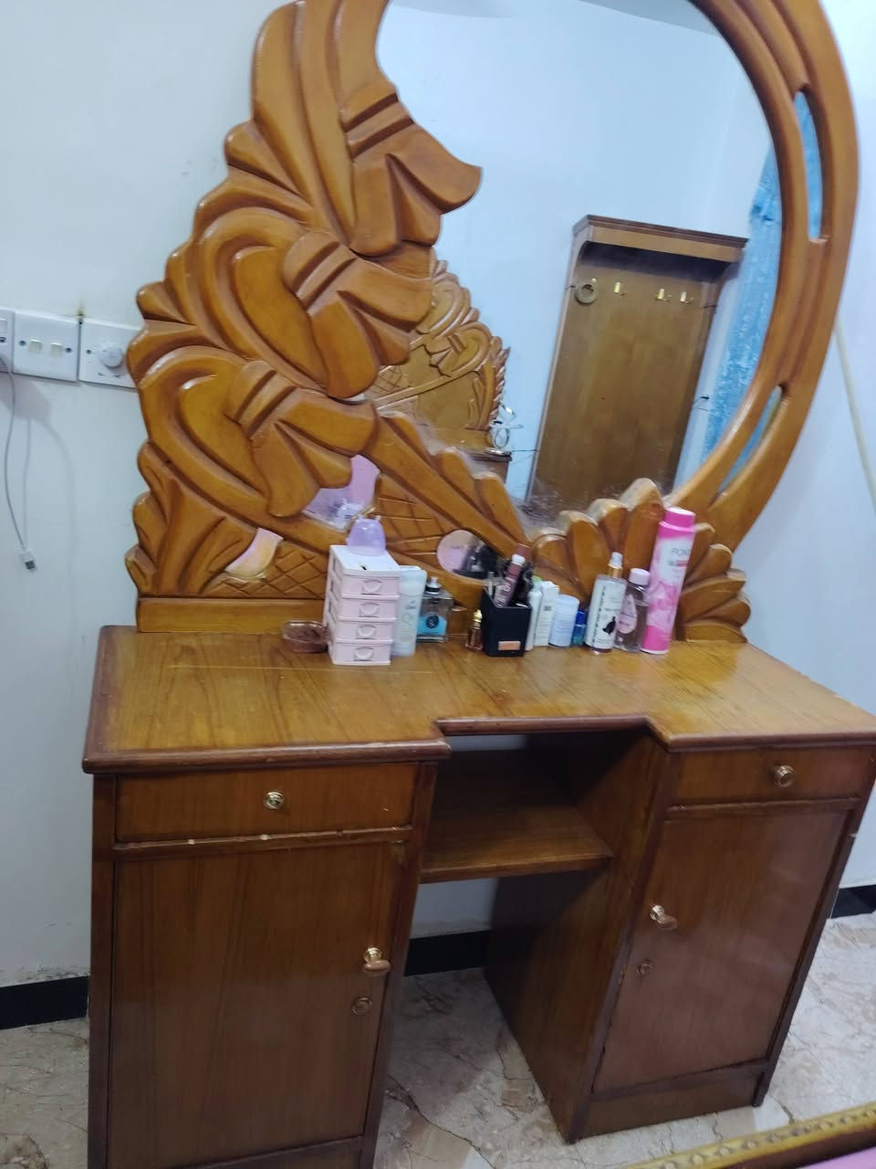 غرفه للبيع نوم صاج نضيفه سعره 350 وبيها مجال بسيط مكاني بغداد وهاذ رقمي ***********
